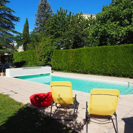 En Provence-luberon - Piscine Et Calme Hébergement de vacances *