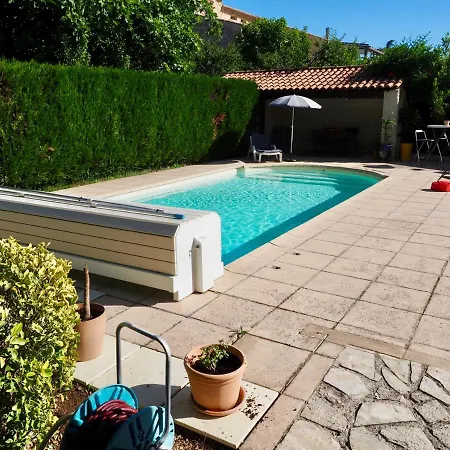 En Provence-luberon - Piscine Et Calme Hébergement de vacances *
